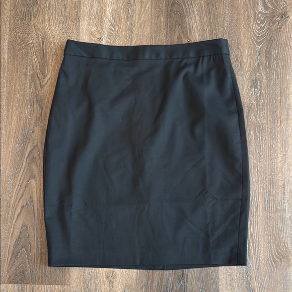 Banana Republic black skirt. Women’s size 10P.  New with tags. - Picture 1 of 6